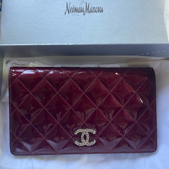 EUC Authentic Chanel Burgundy Patent Wallet / Card Holder - Picture 15 of 16